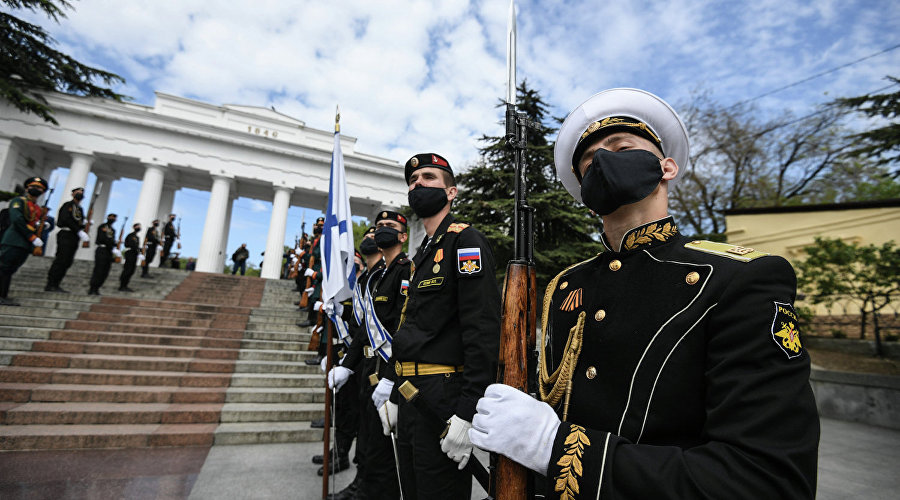 Военный парад в Севастополе