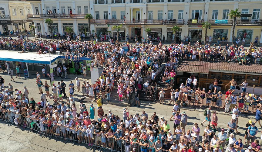 Зрители на Кубке мира по хайдайвингу в Ялте