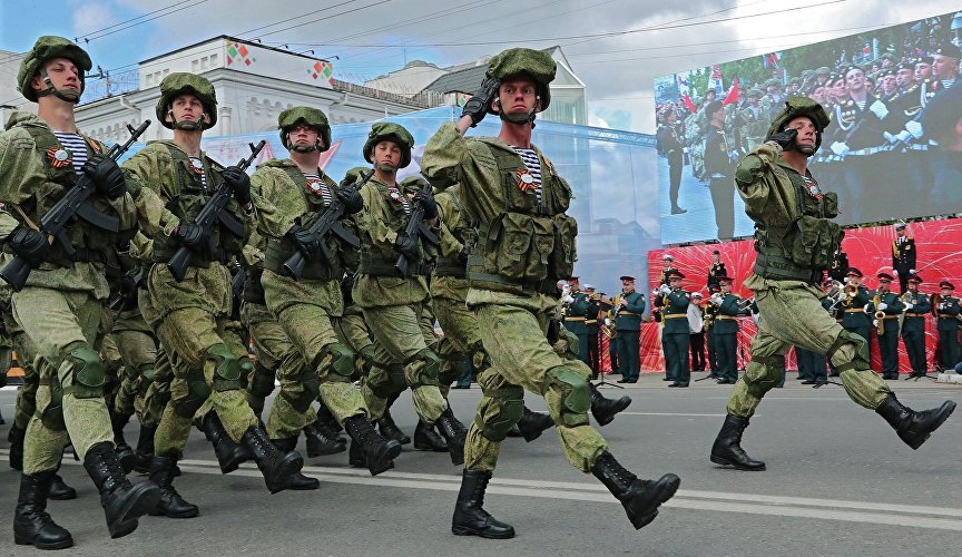 Военный парад в Симферополе