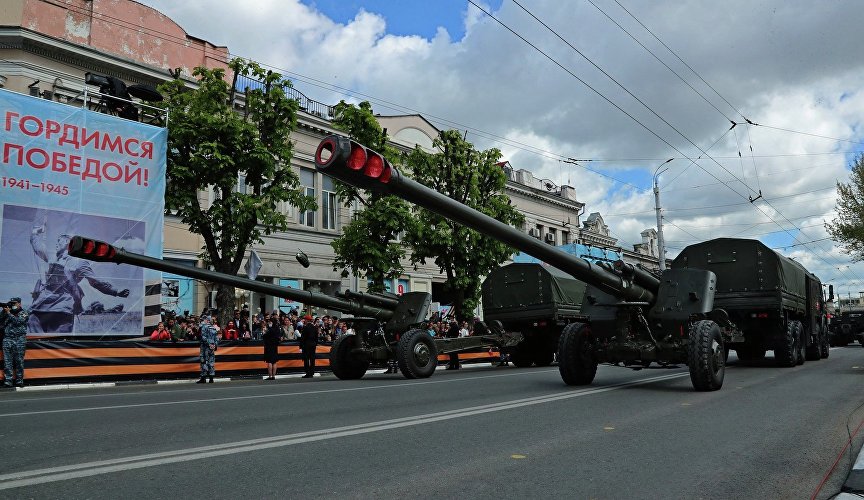 Военный парад в Симферополе