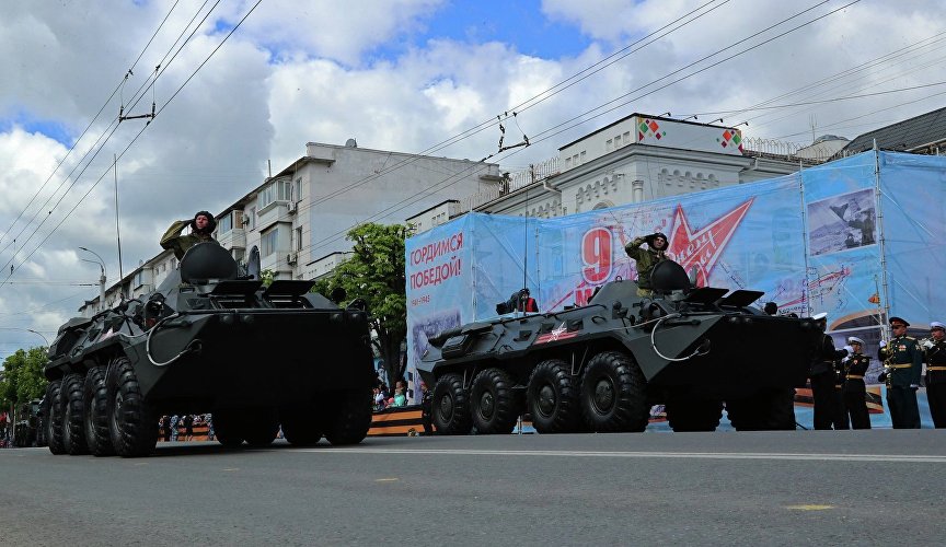 Военный парад в Симферополе