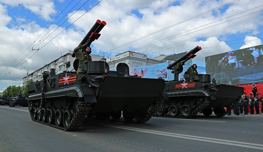 Военный парад в Симферополе