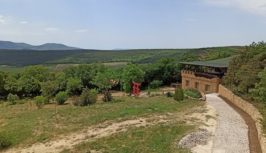 Вид с одной из террас на винодельне «Усадьба Мангуп»