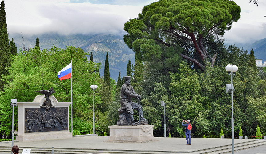 Памятник Александру III