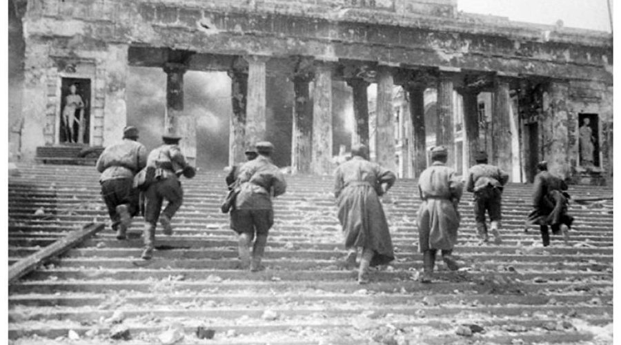 Бой на Графской пристани Севастополя, май 1944, фото А. Межуева