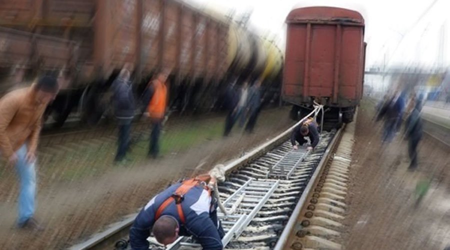 Тренировка силачей по буксировке поезда