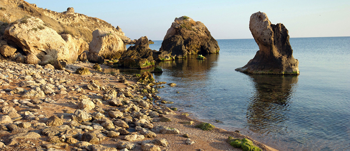 Берег Азовского моря в окрестностях поселка Курортное